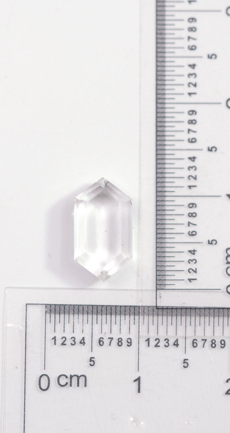 Q - Fancy Cut Flat-Backed Stone